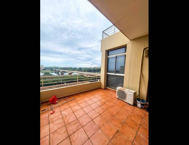 2 BEDROOM APARTMENT FOR SALE IN RIVERSIDE